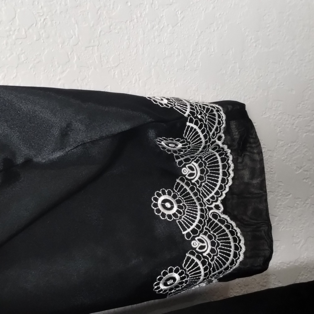 Morgan Taylor Intimates Black Robe - Picture 6 of 6